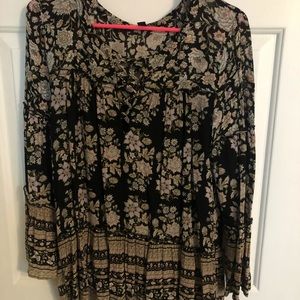 adorable bell sleeve floral top!